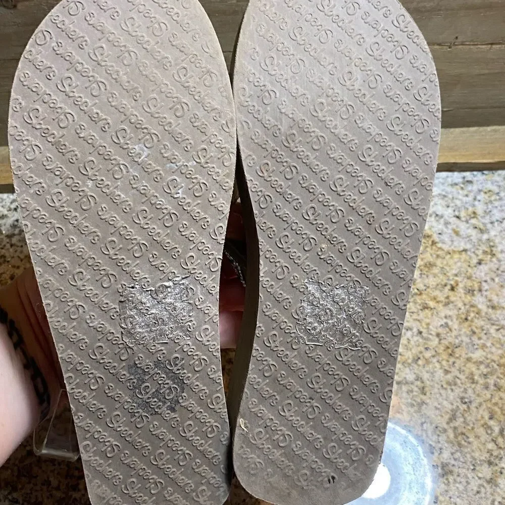 ✅Skechers yoga Foam Grey beaded wedge flip flops